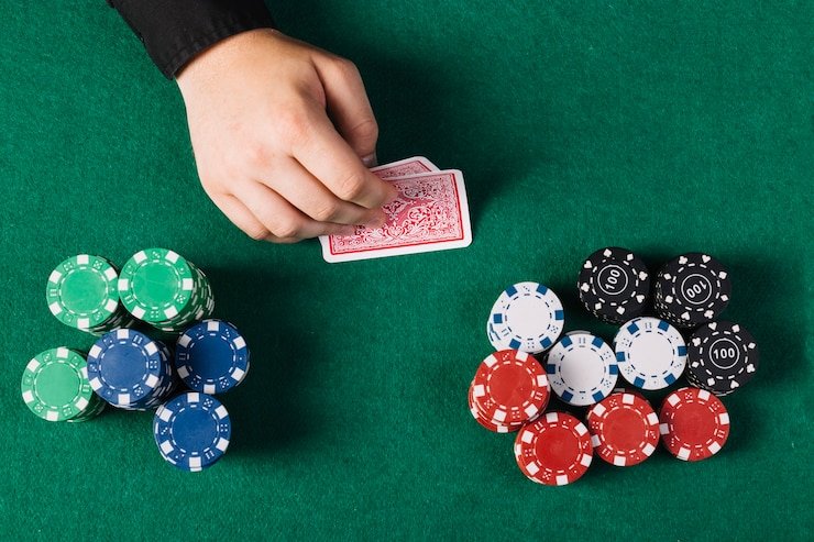 Bagan tingkat loyalitas sumber menampilkan manfaat progresif dari Member hingga Diamond